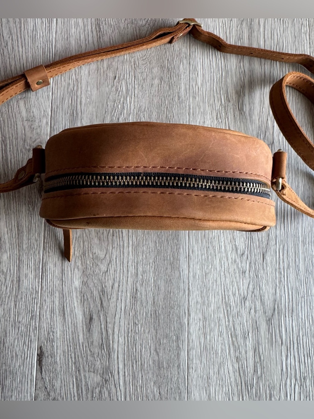 Portland Leather Circle Crossbody Brown Small - Picture 5 of 12